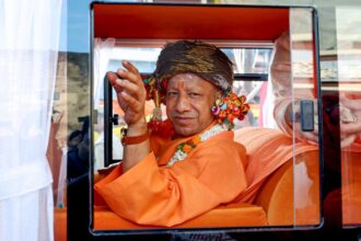 सीएम आदित्यनाथ ने विजयदशमी पर गोरखनाथ मंदिर में पूजा का प्रदर्शन किया