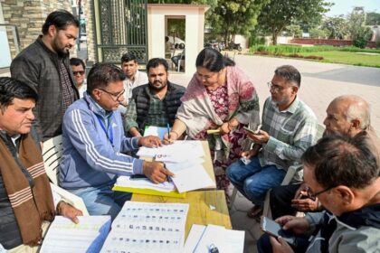 EC ने UP SIR शेड्यूल में संशोधन किया; ड्राफ्ट सूची 6 जनवरी को, दावे एवं आपत्तियां 6 फरवरी तक आमंत्रित